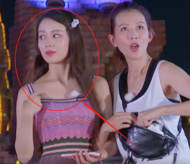 吉娜穿紧身吊带裙，张歆艺搂她腰的那一刻，才知道啥叫“巴掌腰”