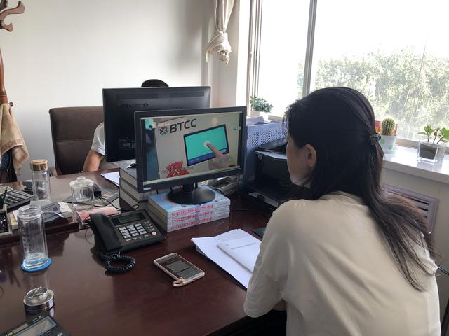 市科技局组织观看网络安全大型专题片《第五空间》