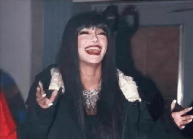 快女冠军\"大换脸\"，整容失败超不协调，