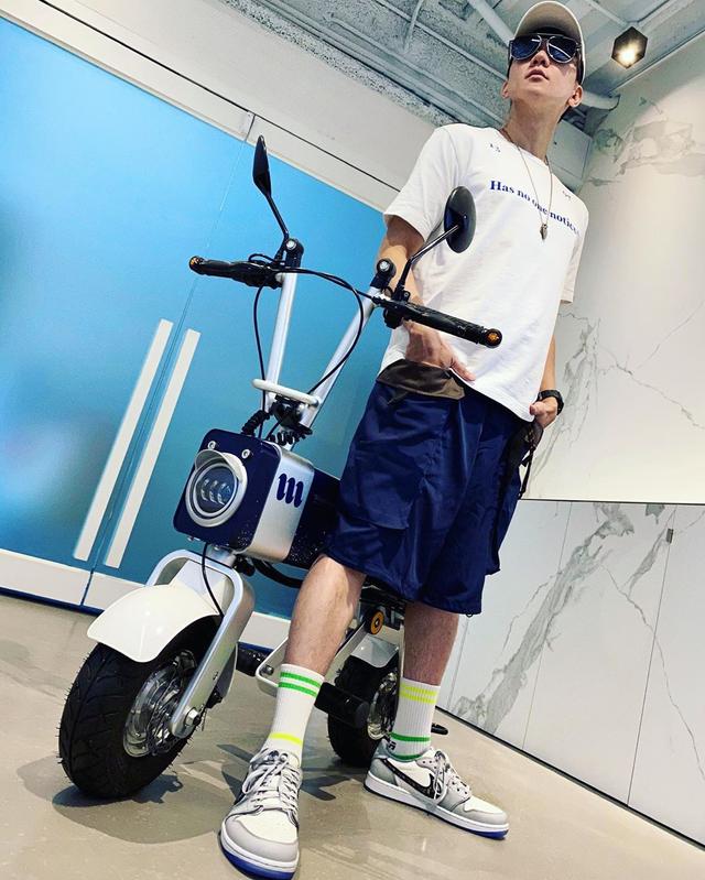 鞋趋势｜明星穿鞋也跟风！这17位明星晒同一双！最狠的居然是他