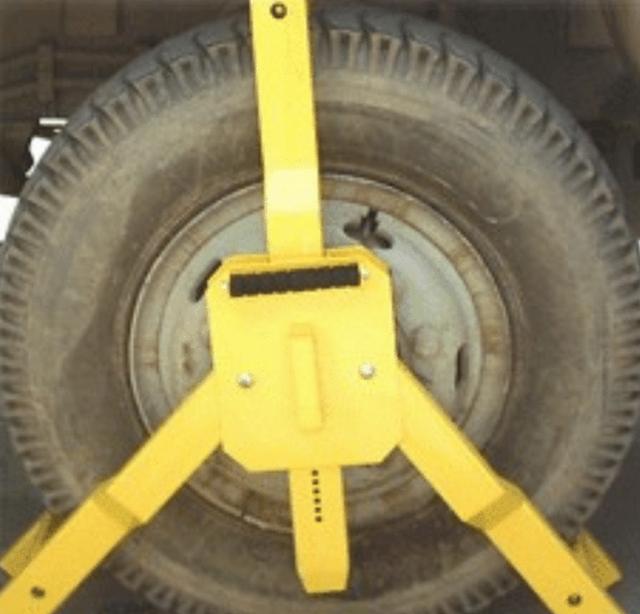 10多万的车位被霸占，业主一招教训车主，方法堪