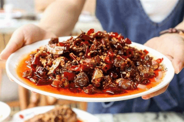 冷吃兔拍了拍“钵钵鸡”，乐山和自贡，谁是你们心里的Top1?