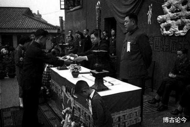 深山中的\"白毛女\"：隐居30年，惨遭魔爪