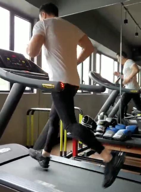 12岁已成武术高手！甄子丹二婚儿子罕露面，飞踢比老爸更标准利落