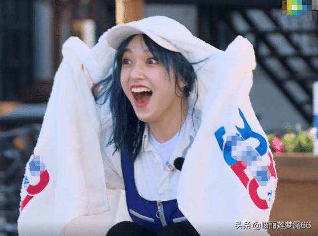 程潇因染发《跑男》戴帽子，被水淋无意摘下，