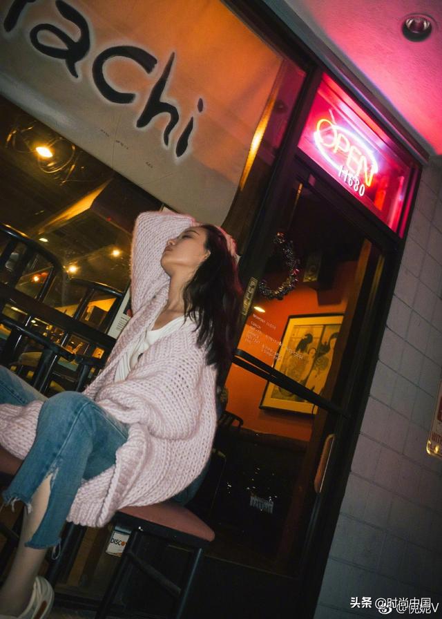 学拍毕业照｜跟李沁、张雨绮、赵露思摆“pose”，用新姿势解锁青春纪念册