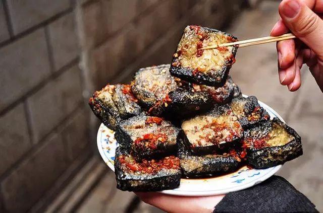 長(zhǎng)沙第一大美女原來(lái)長(zhǎng)這樣！數(shù)十萬(wàn)人跨省而來(lái)，只為看她一眼？