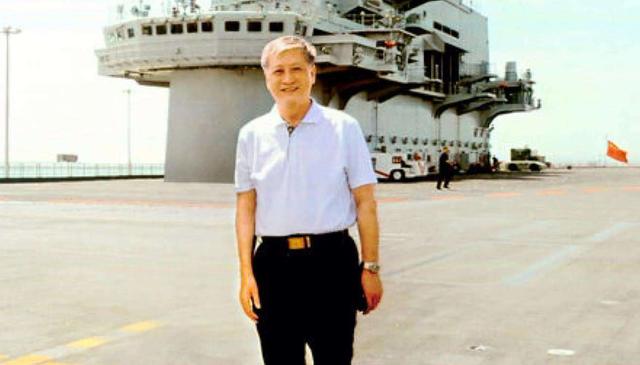 这个商人花2千万元买回航母，转手就捐给国家，