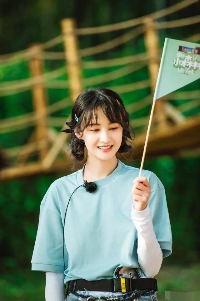 郑爽最新造型曝光！自制低脂减肥餐，手法娴熟，厨艺了得