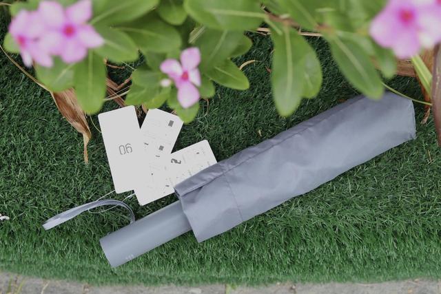 自带手电筒的90分雨伞轻体验：还有这种伞，我跪了