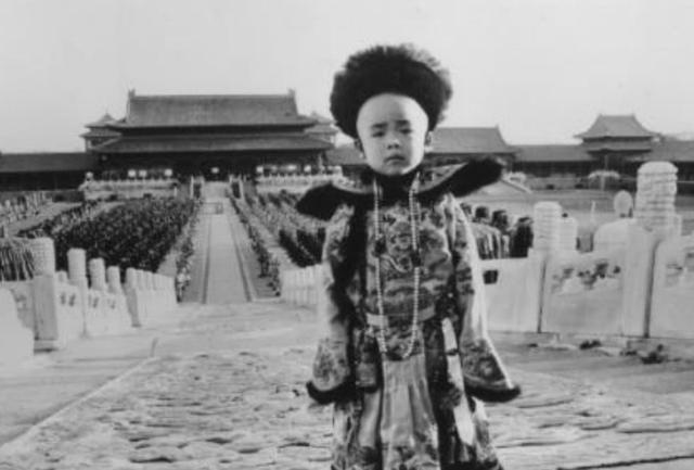 溥仪生前对妻子万般宠爱，去世后妻子却拒绝合葬，直言后悔结婚