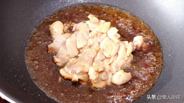 一个人在家吃什么，15元买了2个大鸡腿，做了一盘黑椒鸡腿饭