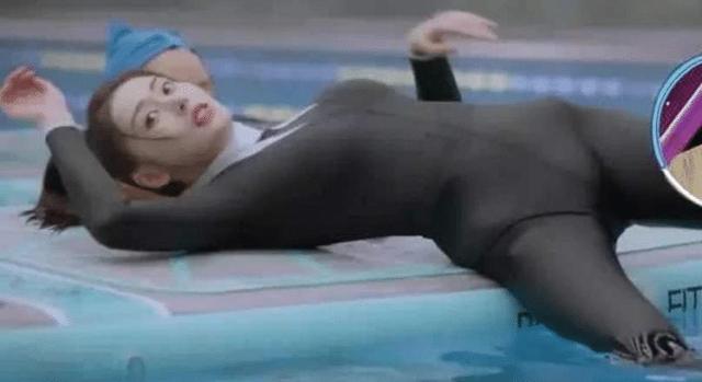 有种“独特”叫张天爱的西装泳衣，浮出水面后“惊艳”了！