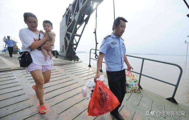 “一个都不能少！”——芜湖鸠江区黑沙洲天然洲1600余名群众撤离