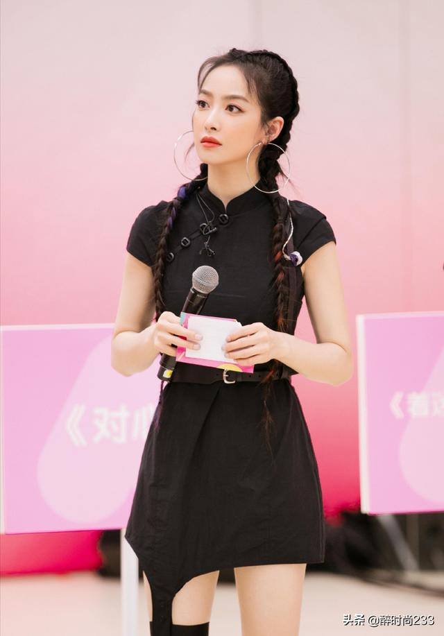 33岁宋茜好时髦，一身暗黑机能风旗袍酷飒帅气，