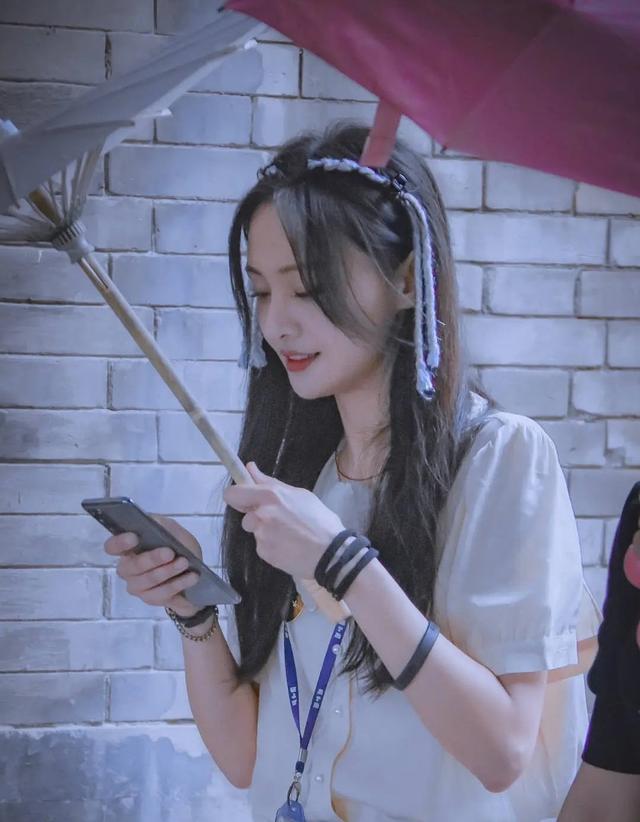 湖里|郑爽手机掉湖里了 三星换回华为综艺爽今年营业满分