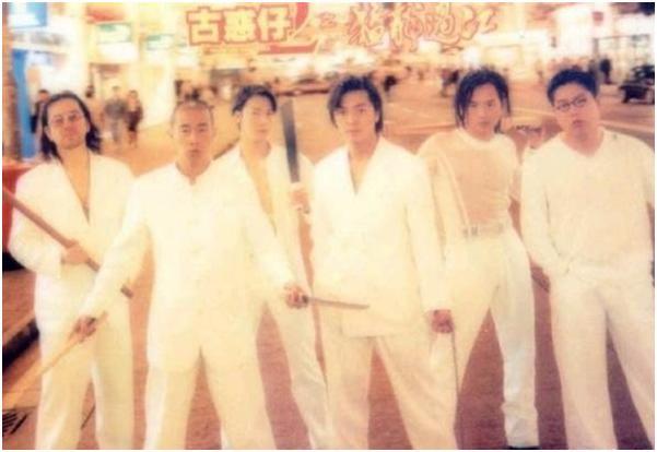 53岁郑伊健为何不红了？知道他当初做的事后，如