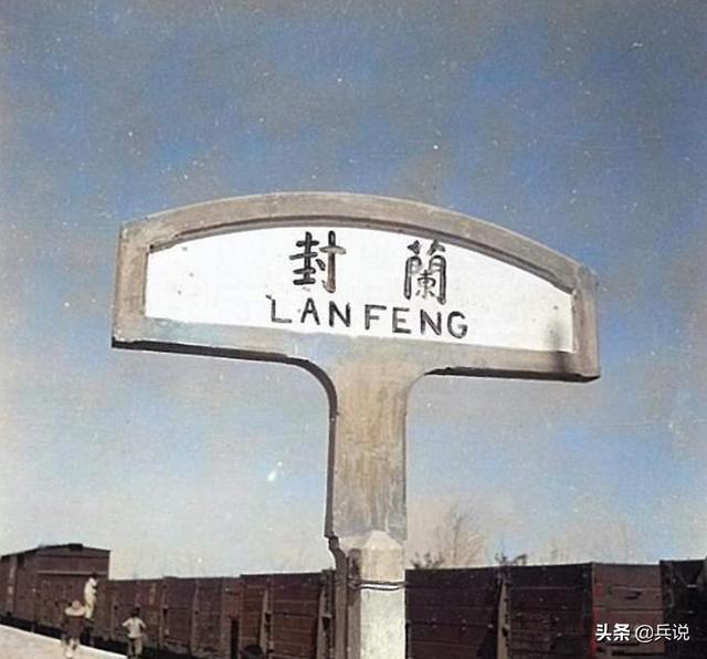 王近山抢战士机枪，班长不松手：您别打了！我