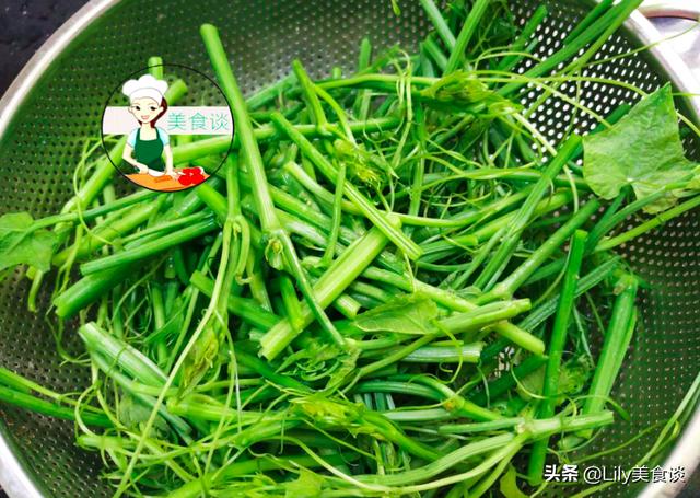夏天遇到此菜别手软，维C含量极高，营养促消化，比南瓜叶还好吃