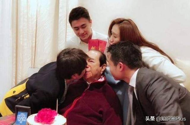 何鸿燊何氏家族悼文，留下四房十七杰，详细了