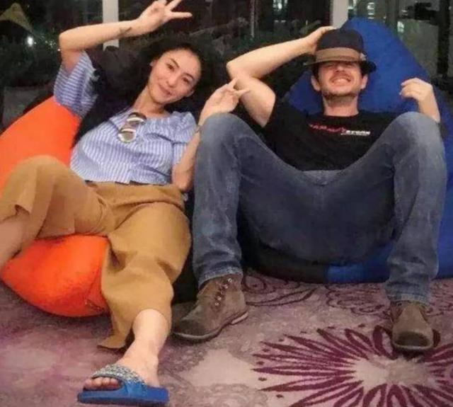 小王子一头金发，网传张柏芝三儿子生父可能是