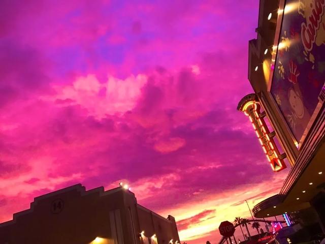 日本台风天气惊现奇幻天空：宛如次元壁打破，魔界降临