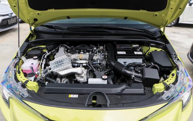 “低价高配”丰田车，凯美瑞的品质，油耗2毛