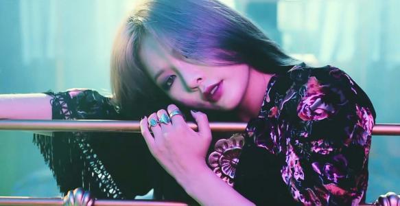 明星的腰围有多惊人？lisa腰围只有51，白敬亭的腰围堪比女明星