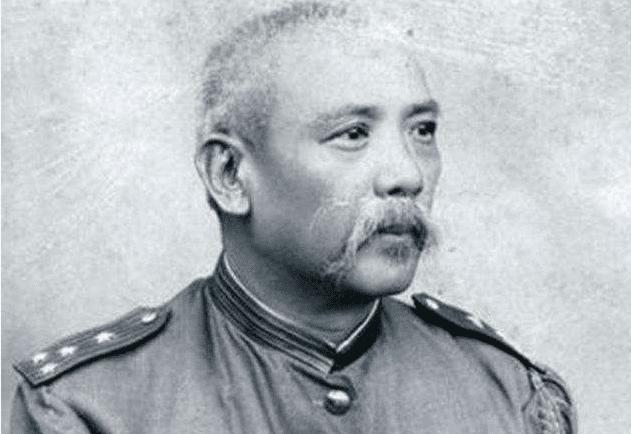 他们是青梅竹马，新婚前男友却将她送给47岁父亲