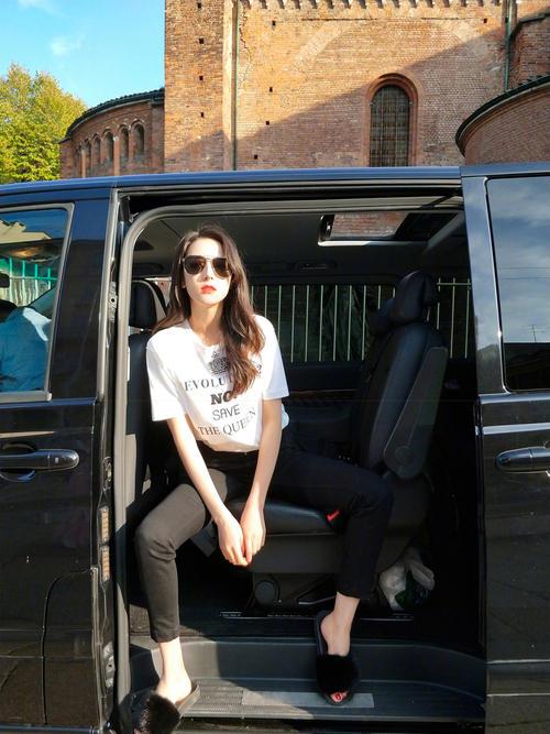 迪丽热巴出道九年一直住在酒店，真实原因让粉丝心疼