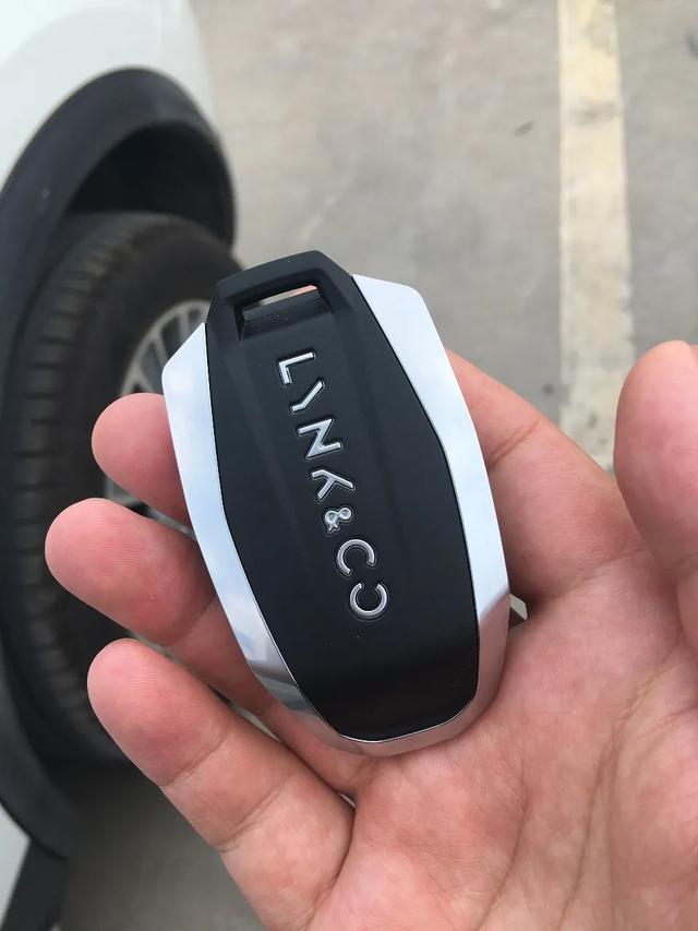 “网红SUV”领克01，外观时尚安全性高，难怪年轻人这么喜欢