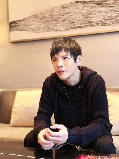 向佐情史：迷上富商太太，恋上单身妈妈，怪不得向太力挺郭碧婷