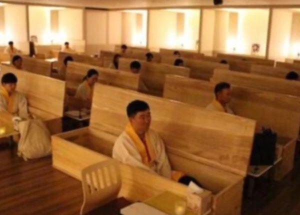 上海的死亡体验馆，体验一次“死亡”24800元，你