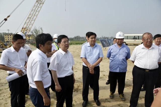 菏澤市長陳平調度牡丹機場和高鐵站建設
