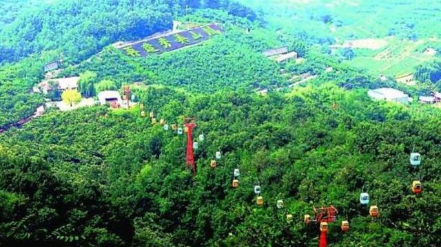 “八一”建军节，向人民英雄致敬