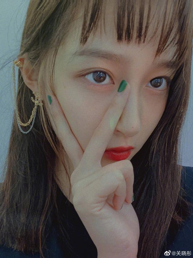 妹妹成为大明星，姐姐却在卖拉面，网友：有时选择比努力更重要