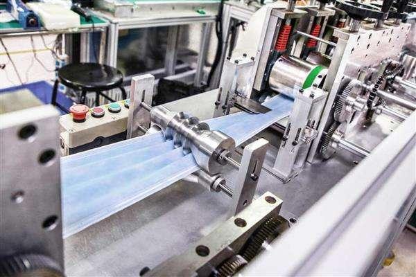 今年国内新成立了1万多家口罩厂，已经有企业熬