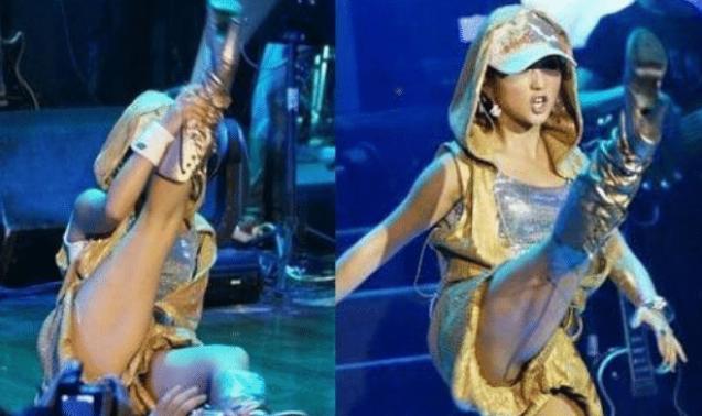 明星演唱会上的尴尬时刻，话筒拿反、裤子开裆