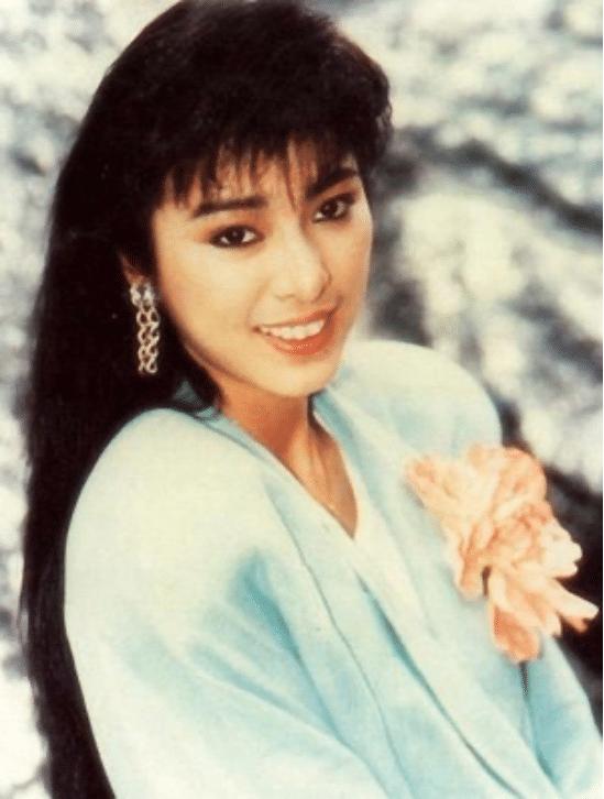 米雪被成龙“痴恋”8年，成弃妇后怒拍风月片，