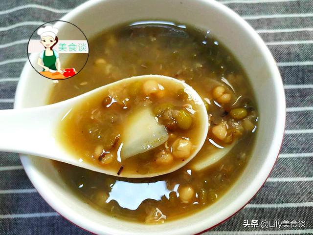 三伏天，煮绿豆汤多加两样食材，清甜解暑，祛湿安神，舒服过伏天