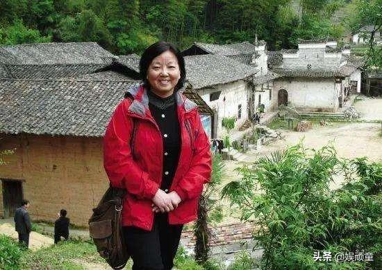 童瑶凭《三十而已》走红后，老公王冉被关注，曾发文支持方方