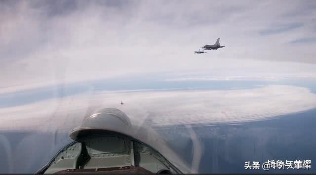 波羅的海爆發(fā)激烈空戰(zhàn)，俄蘇27攔截北約F16戰(zhàn)機(jī)，7分鐘后一方獲勝
