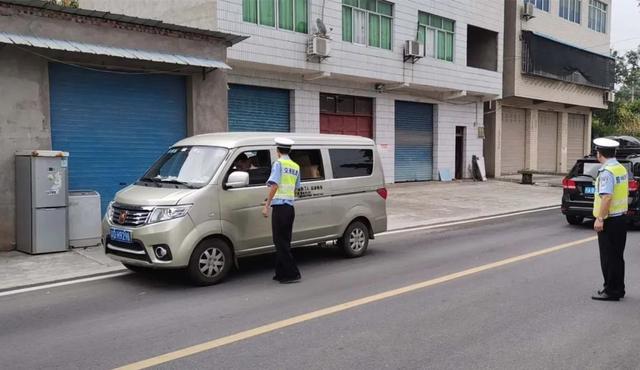 重庆|重庆交巡警大力开展农村公路交通违法专项治理工作