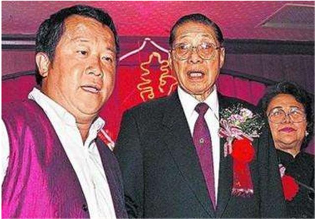 风流成性公然“揩油”，曾志伟为何没被制裁？