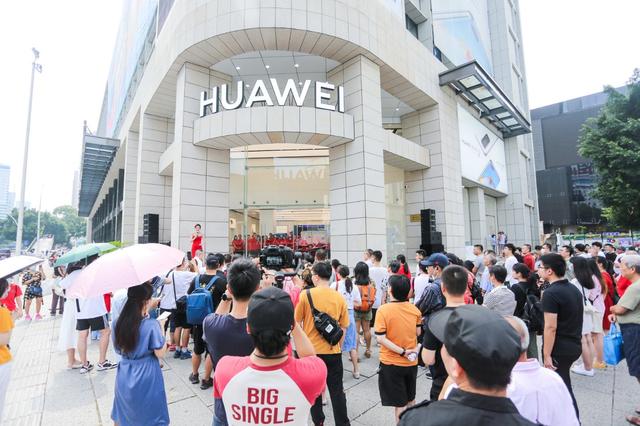 7月18日 福建首家华为授权体验店Plus（福州东街口）盛大开业
