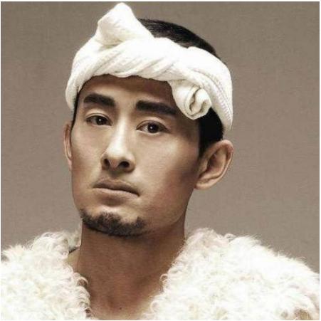 官宣：被网友造谣“吃软饭”，坐拥千万豪车豪