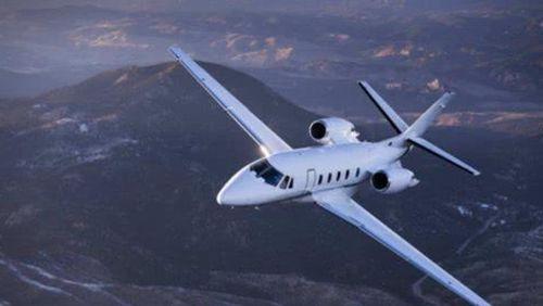 失踪35年的客机重现机场，机上乘客容颜不老，时