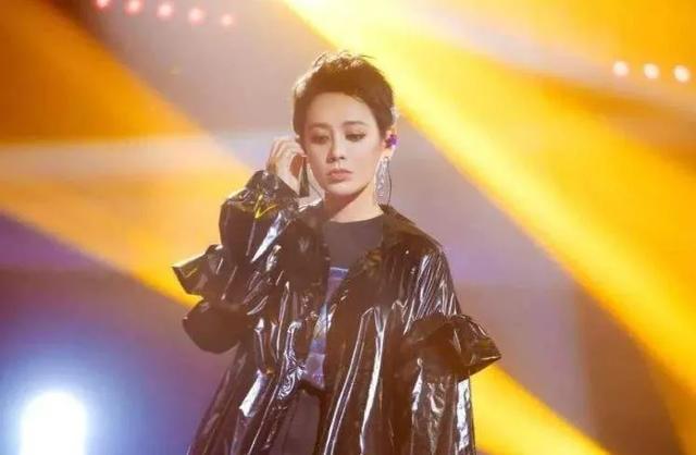 姐姐们兴风作浪屡屡诞生全网黑，端水大师黄晓