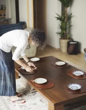 74歲的日本主婦曬精致生活照走紅，網(wǎng)友：她是真正把日子過成了詩