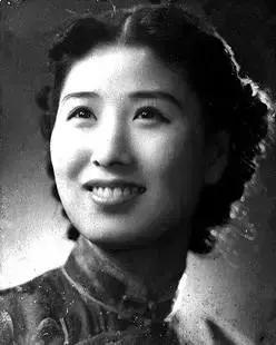 她是上海滩第一女流氓，仗着日军撑腰敢与租界巡警当街枪战